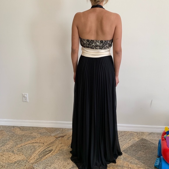 Formal dress - Picture 5 of 8